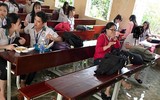 Đảo lộn cuộc sống vì triều cường: Người dân vẫn lạc quan… tạo dáng