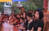 [ẢNH] Khoảnh khắc xúc động phiên đấu giá 32 giò lan của liệt sĩ phi công Khuất Mạnh Trí