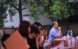 [ẢNH] Khoảnh khắc xúc động phiên đấu giá 32 giò lan của liệt sĩ phi công Khuất Mạnh Trí