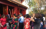 [ẢNH] Người dân nô nức đi lễ đền, chùa dịp đầu năm