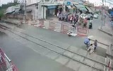 [ẢNH] Những lần thoát chết trong gang tấc tại đường ray tàu hỏa