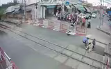 [ẢNH] Những lần thoát chết trong gang tấc tại đường ray tàu hỏa