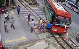 [ẢNH] Những lần thoát chết trong gang tấc tại đường ray tàu hỏa