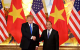 [ẢNH] Những khoảnh khắc đặc biệt của Tổng thống Mỹ Donald Trump trong ngày đầu tại Hà Nội