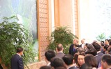 [ẢNH] Những khoảnh khắc đặc biệt của Tổng thống Mỹ Donald Trump trong ngày đầu tại Hà Nội