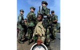 [ẢNH] Tưởng niệm 25 năm nạn diệt chủng Rwanda: Những khuôn hình gây ám ảnh