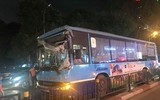 [ẢNH] Hiện trường ba vụ tai nạn giao thông liên tiếp ở Hà Nội trong đêm 22-4