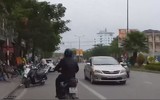 [ẢNH] Những pha dừng ô tô giữa đường vì lý do 