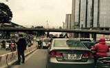 [ẢNH] Những pha dừng ô tô giữa đường vì lý do 