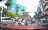 [ẢNH] Những pha dừng ô tô giữa đường vì lý do 