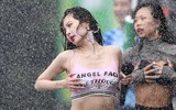 [ẢNH] Phong cách thời trang của HuynA: Từ gợi cảm tới phản cảm