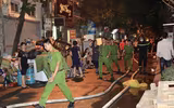 [ẢNH] Những người hùng lăn xả suốt đêm chiến đấu với giặc lửa ở Công ty Rạng Đông