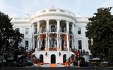 [ẢNH] Tổng thống Mỹ Donald Trump phát kẹo Halloween tại Nhà Trắng