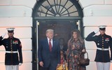 [ẢNH] Tổng thống Mỹ Donald Trump phát kẹo Halloween tại Nhà Trắng