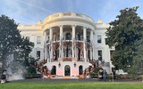 [ẢNH] Tổng thống Mỹ Donald Trump phát kẹo Halloween tại Nhà Trắng
