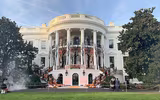 [ẢNH] Tổng thống Mỹ Donald Trump phát kẹo Halloween tại Nhà Trắng