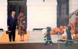 [ẢNH] Tổng thống Mỹ Donald Trump phát kẹo Halloween tại Nhà Trắng