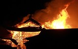 [ẢNH] Hình ảnh lâu đài cổ 500 năm tuổi Nhật Bản trước và sau vụ cháy lớn