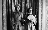 [ẢNH] Những bức ảnh thời trẻ hiếm có của Nữ hoàng Anh Elizabeth II