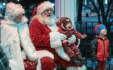 [ẢNH] Không khí Giáng sinh ngập tràn, những ông già Noel xuất hiện tại nhiều quốc gia trên thế giới