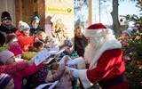 [ẢNH] Không khí Giáng sinh ngập tràn, những ông già Noel xuất hiện tại nhiều quốc gia trên thế giới