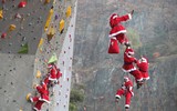 [ẢNH] Không khí Giáng sinh ngập tràn, những ông già Noel xuất hiện tại nhiều quốc gia trên thế giới