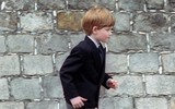 [ẢNH] Những khuôn hình ngày nhỏ cực hiếm của hoàng tử Anh Harry
