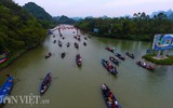 [ẢNH] Cảnh chen chúc, bất chấp nguy hiểm khi đi lễ chùa đầu xuân