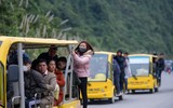 [ẢNH] Cảnh chen chúc, bất chấp nguy hiểm khi đi lễ chùa đầu xuân