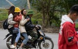 [ẢNH] Cảnh chen chúc, bất chấp nguy hiểm khi đi lễ chùa đầu xuân