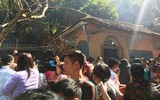 [ẢNH] Cảnh chen chúc, bất chấp nguy hiểm khi đi lễ chùa đầu xuân