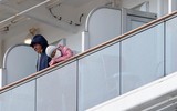[ẢNH] Cuộc sống tù túng trên siêu tàu du lịch Diamond Princess bị cách ly do virus corona