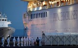 [ẢNH] Cuộc sống tù túng trên siêu tàu du lịch Diamond Princess bị cách ly do virus corona