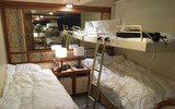 [ẢNH] Cuộc sống tù túng trên siêu tàu du lịch Diamond Princess bị cách ly do virus corona