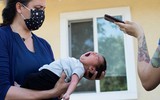[ẢNH] Khoảng khắc sự sống mới chào đời giữa 