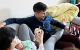 [ẢNH] Khoảng khắc sự sống mới chào đời giữa 