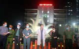 [ẢNH] Vỡ òa cảm xúc khoảnh khắc những khu cách ly tại Hà Nội được gỡ bỏ rào chắn