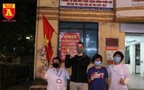 [ẢNH] Vỡ òa cảm xúc khoảnh khắc những khu cách ly tại Hà Nội được gỡ bỏ rào chắn