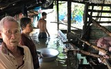 Ngập lụt tại TP Cần Thơ: Người dân khóc 