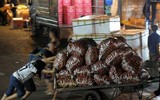 Ngắm những hình ảnh tuyệt đẹp về người phụ nữ Việt chịu thương chịu khó