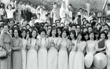 Ngắm nhìn hình ảnh phụ nữ Việt thướt tha trong tà áo dài xưa