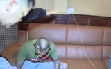 Cận cảnh công an bắt hàng chục đối tượng phê ma túy trong quán karaoke