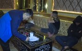 Cận cảnh công an bắt hàng chục đối tượng phê ma túy trong quán karaoke