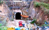 Nghẹt thở theo dõi những cuộc giải cứu công nhân bị mắc kẹt vì sập hầm mỏ