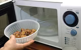 Thói quen nấu nướng gây ung thư 90% bà nội trợ Việt đều 
