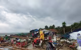 [Ảnh] Cận cảnh lốc xoáy càn quét Phú Yên khiến 27 người bị thương