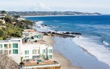 Khó tin khung cảnh đối lập của California trước và sau trận bão lửa kinh hoàng