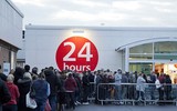 Muôn vàn sắc thái Black Friday, từ hỗn loạn đến vắng lặng