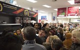 Muôn vàn sắc thái Black Friday, từ hỗn loạn đến vắng lặng