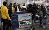 Không khí nô nức xếp hàng mua đồ trong ngày Black Friday trên thế giới
